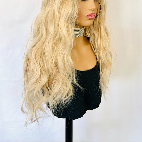 Gorgeous 24” Champagne Color 13x2.5 Lace Front Premium Fiber Wig - Picture 4 of 8